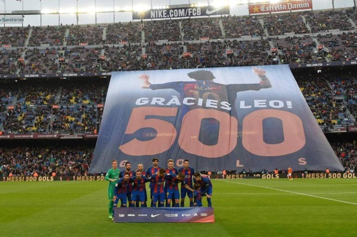 El Camp Nou homenajea a Messi por sus 500 goles  
