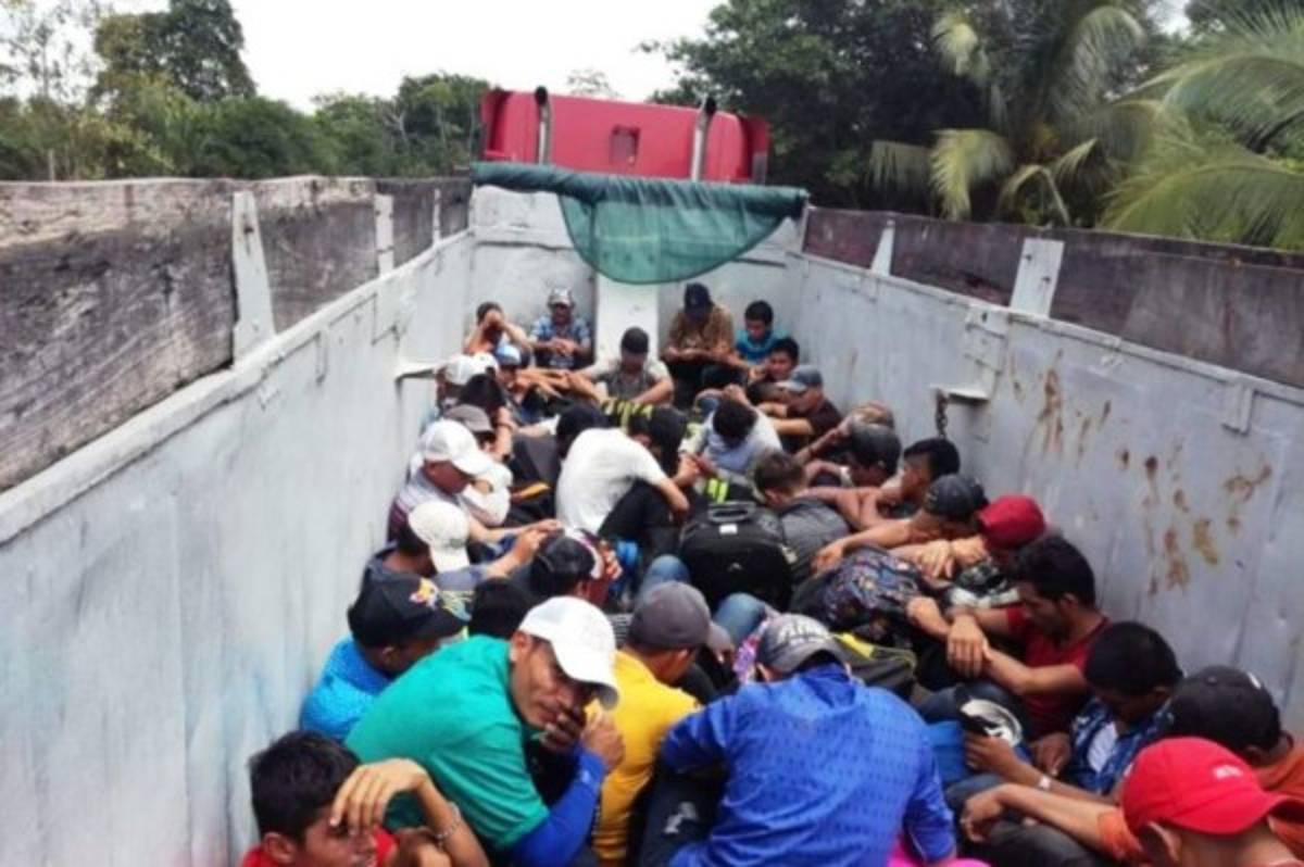 Descubren en Costa Rica a 50 nicaragüenses indocumentados ocultos en camión
