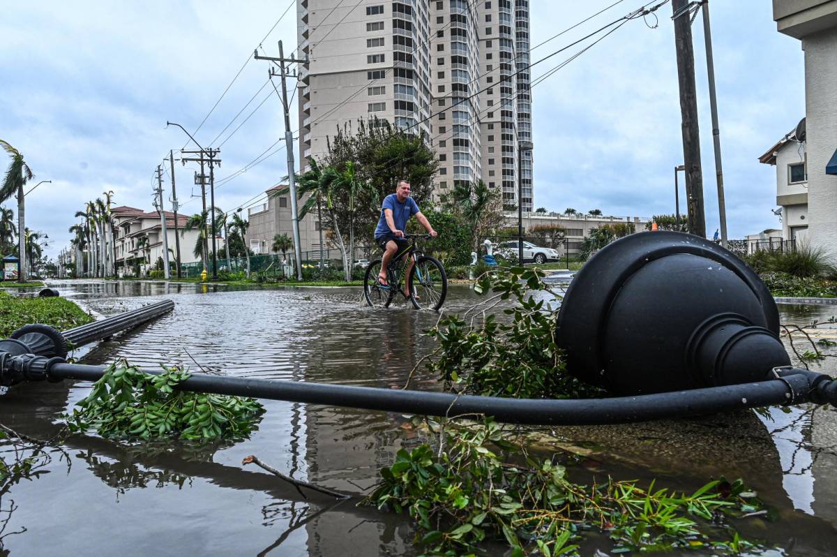Huracán Ian pierde intensidad tras causar inundaciones “catastróficas” en Florida