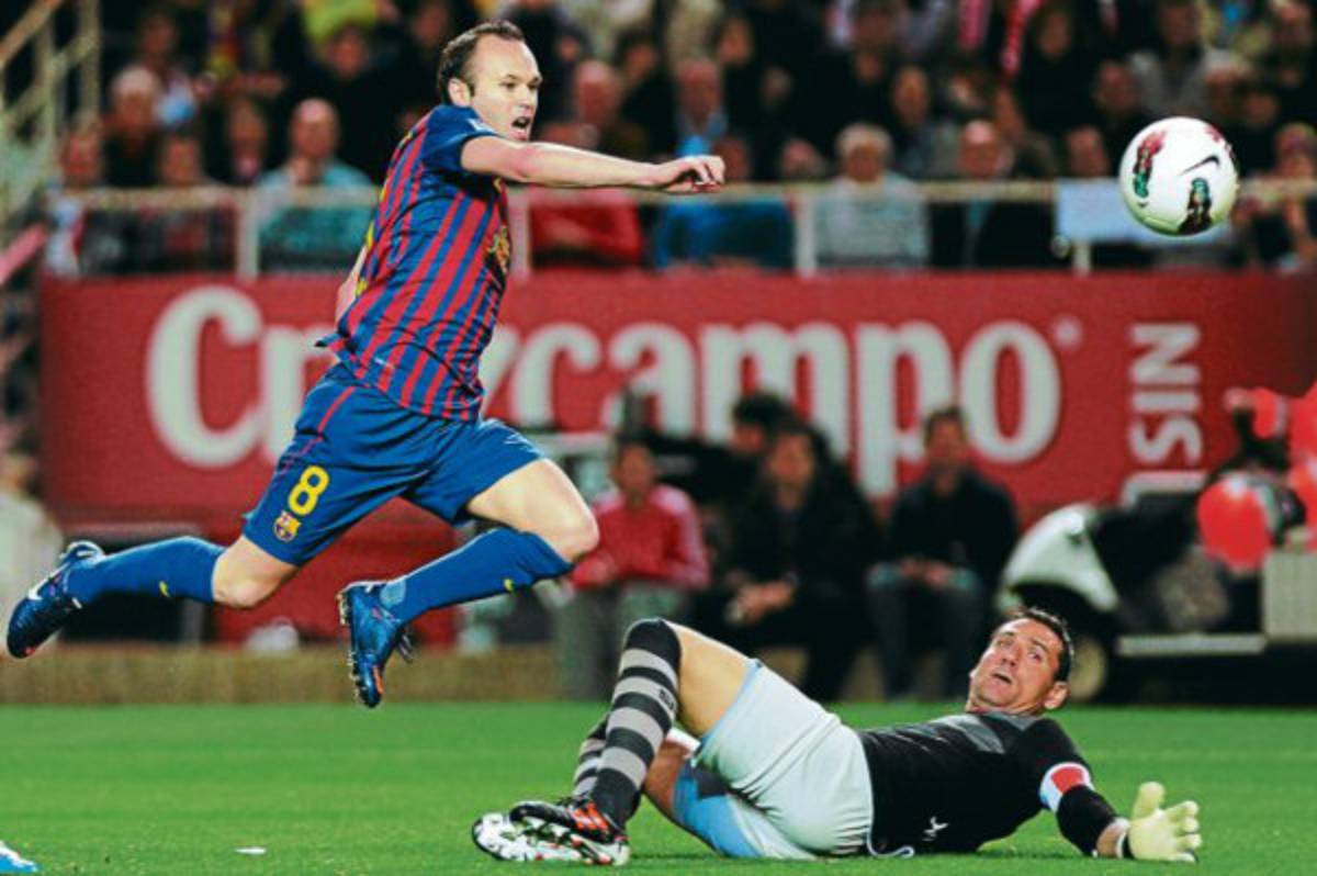 El Barça cumple con Xavi y Messi