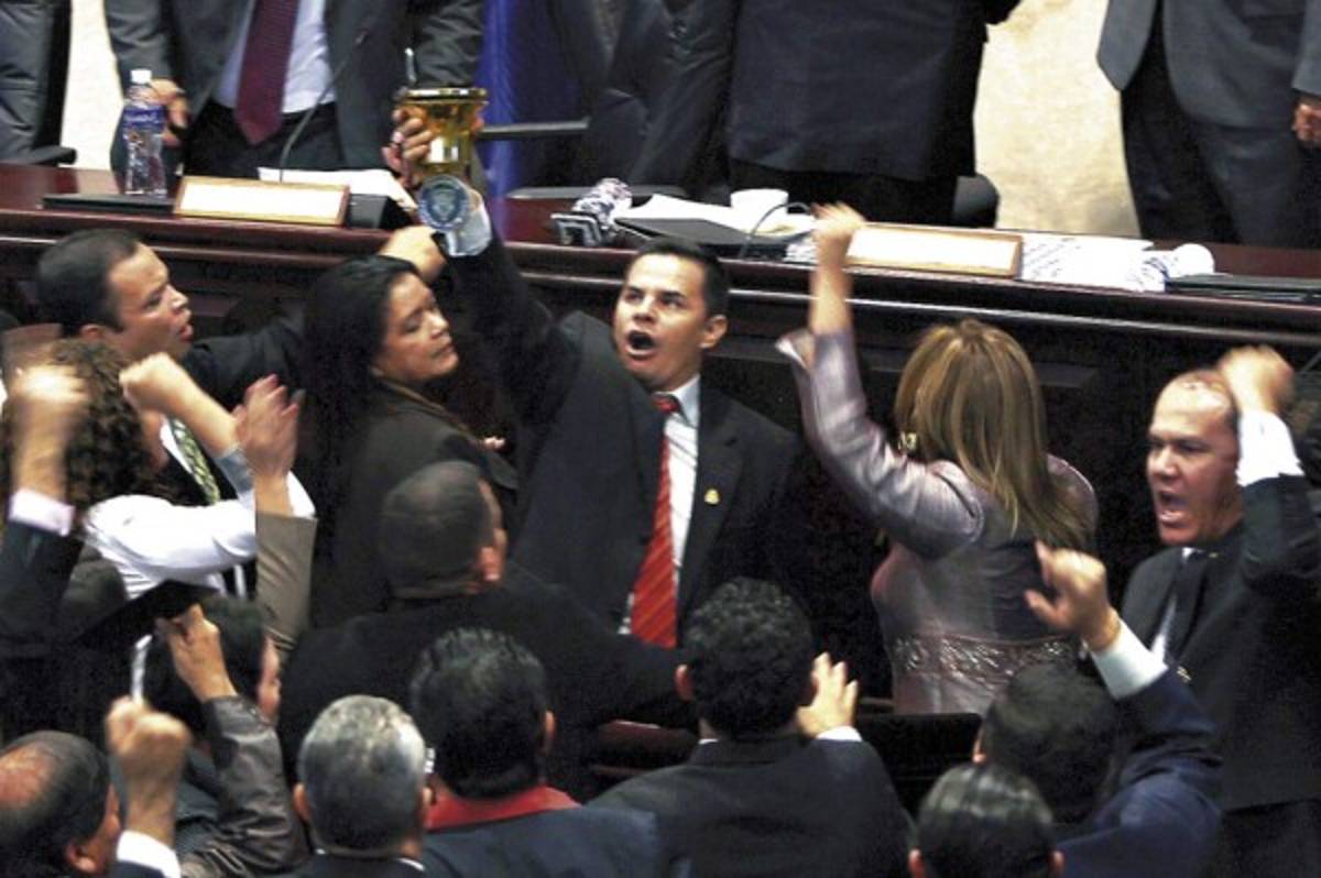 Reparan histórica campana dañada por Libre