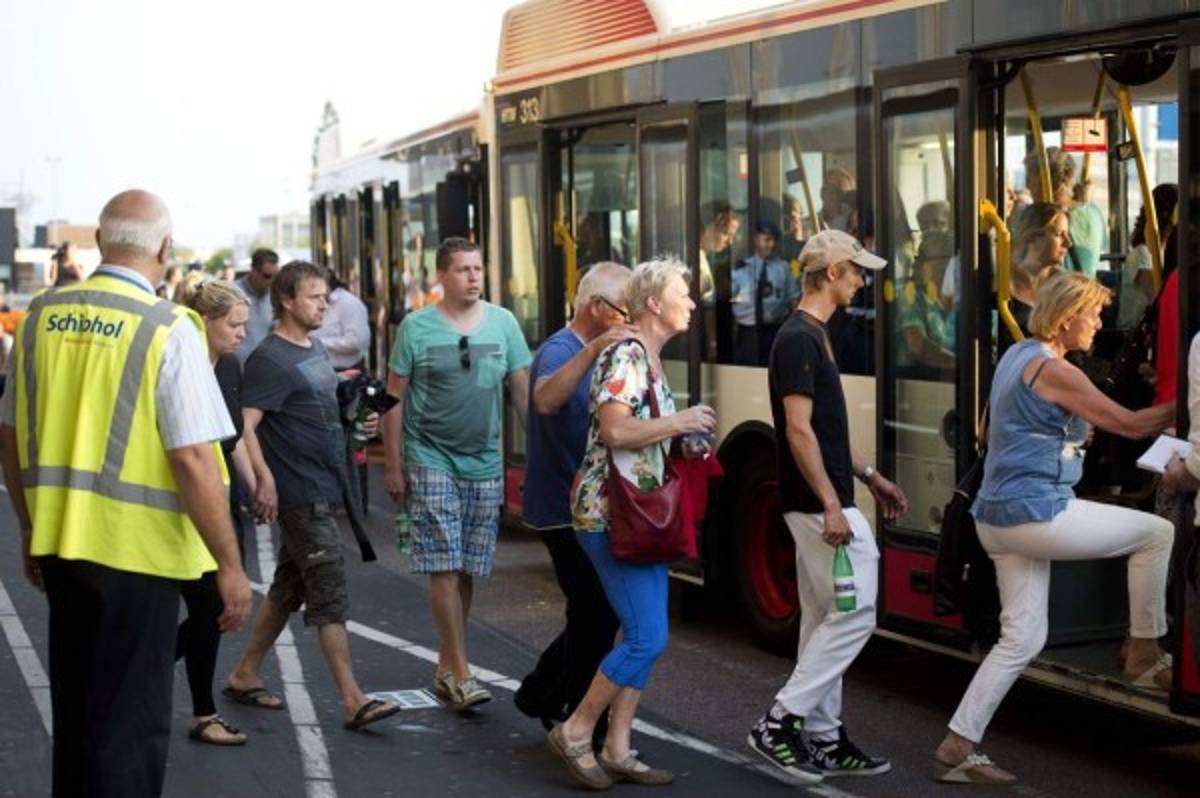 Mueren casi 300 personas tras caer avión malayo