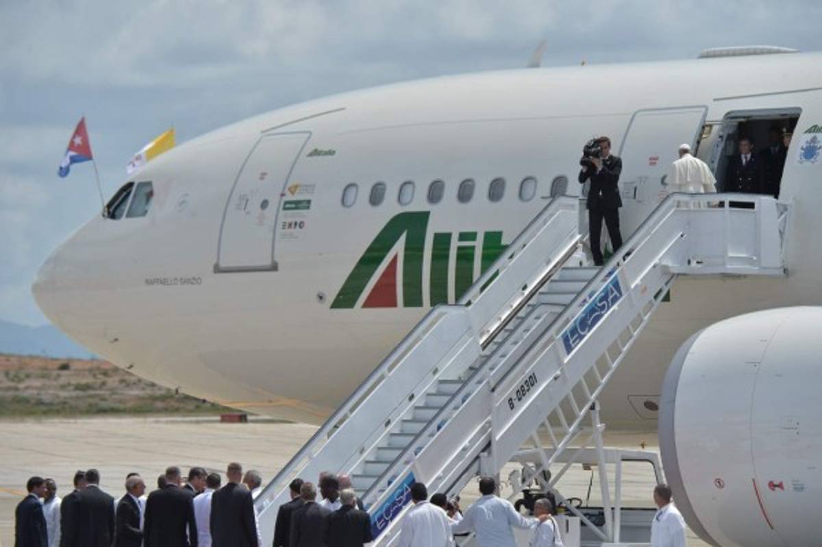 Papa Francisco deja Cuba y viaja rumbo a EE UU