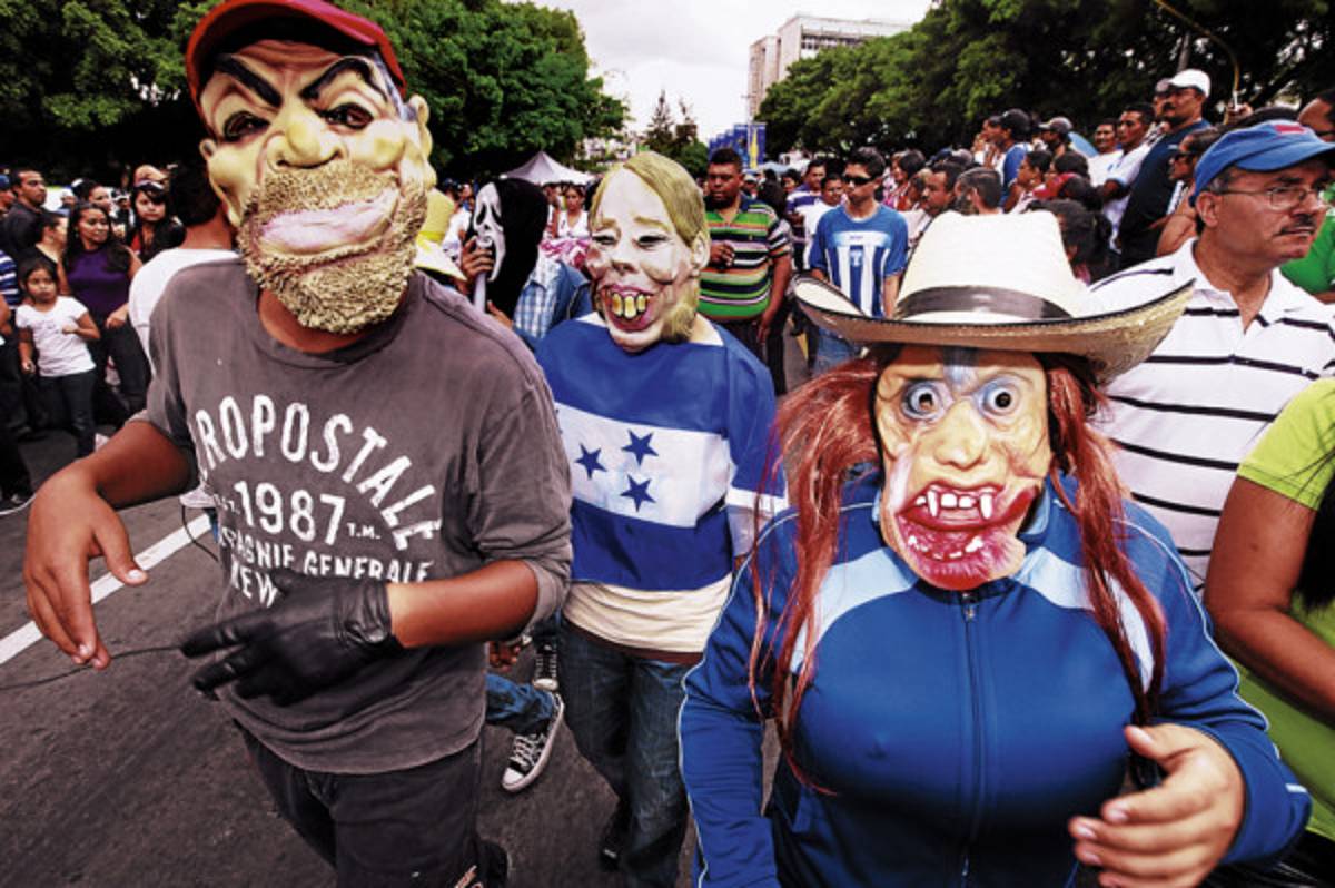 Baile y mojigangas se robaron el show en fiestas de Independencia