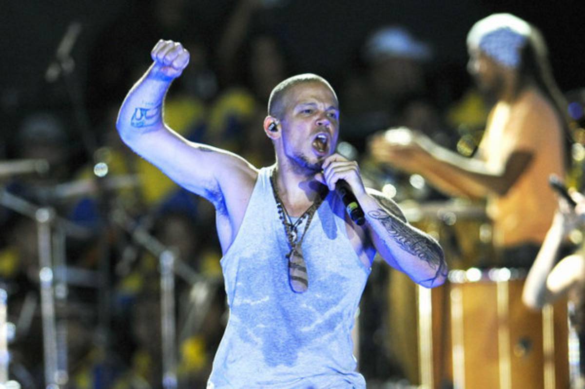 Con retraso de 5 horas, Calle 13 se presenta en Perú