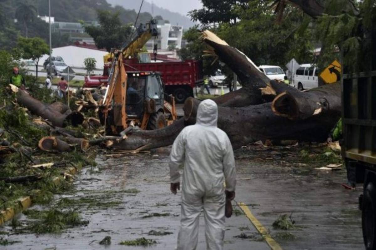 Sus efectos podrán ser sentidos en las costas nicaragüenses desde la tarde o noche de hoy miércoles. /Fotos AP/