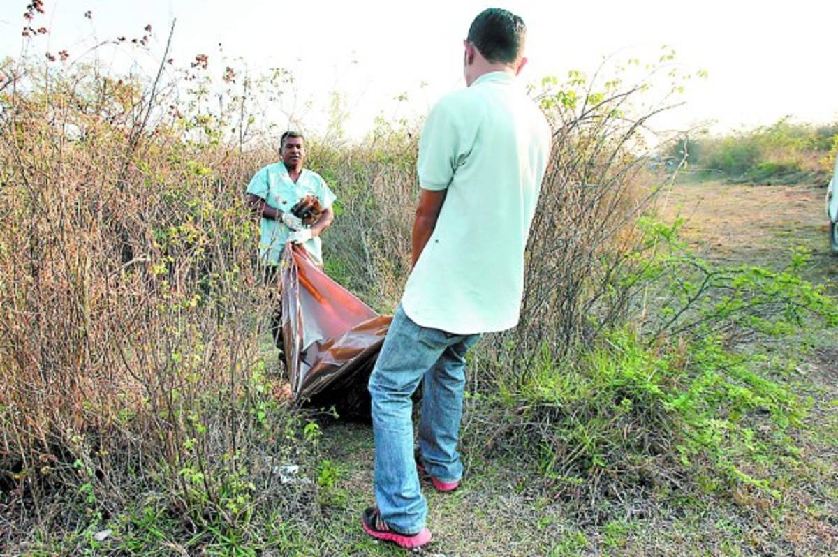 Putrefacto y amarrado encuentran cuerpo de hombre