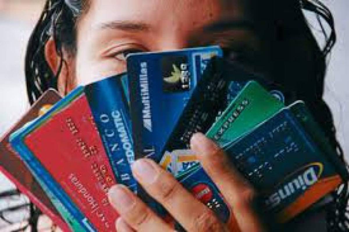 Presentan informe de las tarjetas de crédito