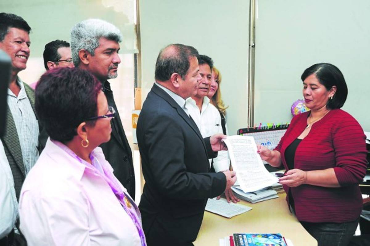 Honduras: Romeo llama 'alianza del diablo” la de 'Mel” y Salvador Nasralla