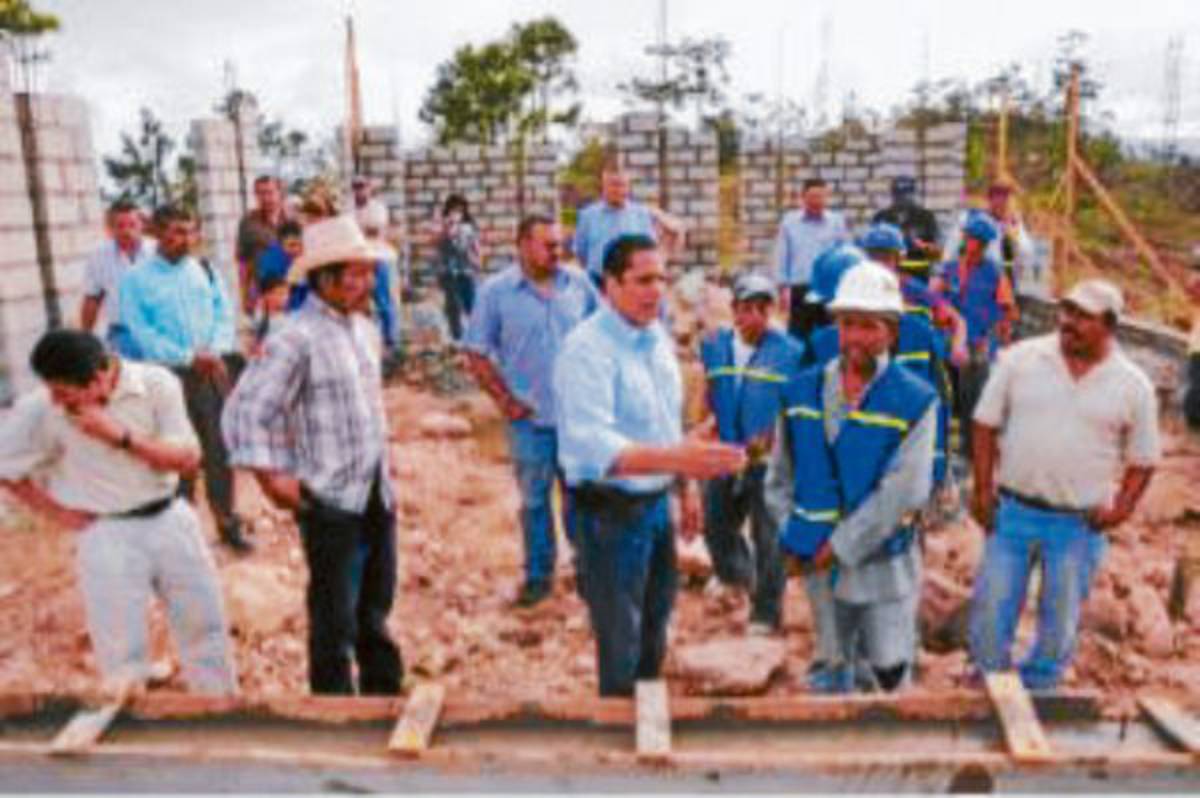 Construyen centro comunal en Los Charcos
