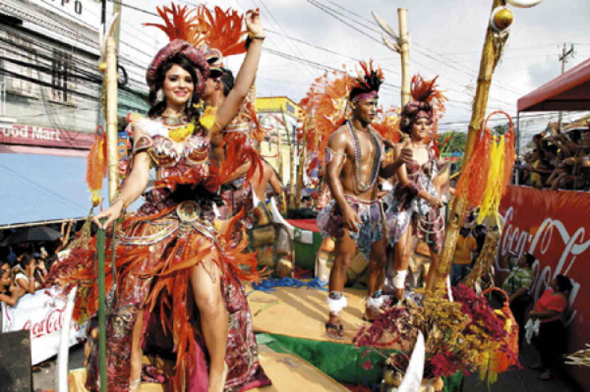 La Ceiba vistió de carnaval