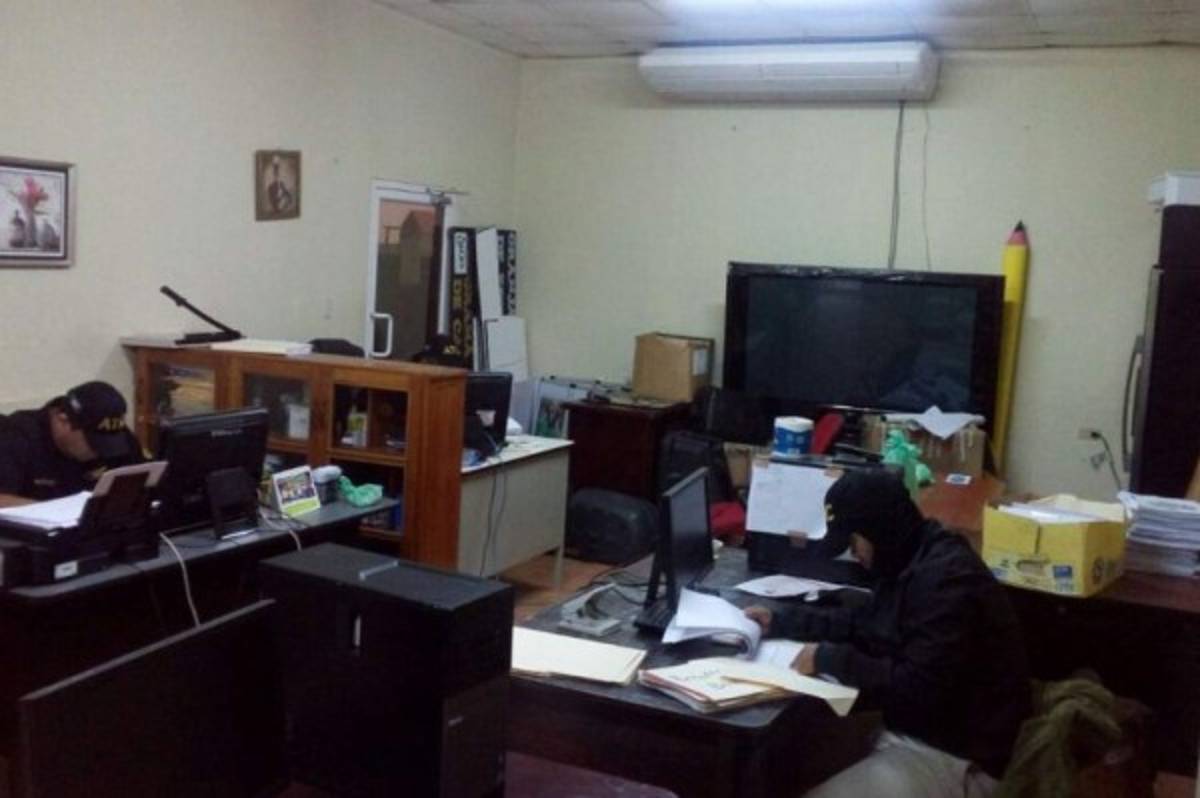 UNA: En medio de crisis e investigaciones por corrupción nombran rector interino