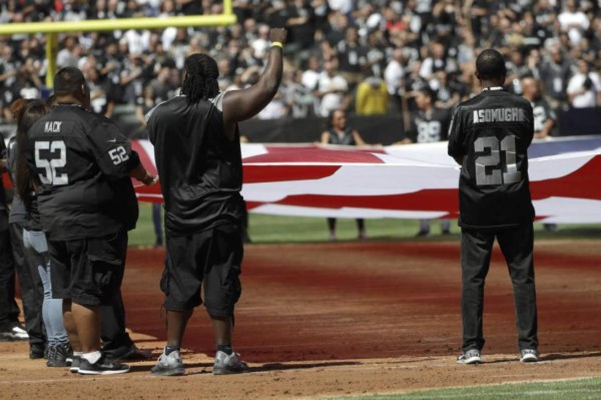 US Soccer exige que todos los jugadores se pongan de pie con el himno  