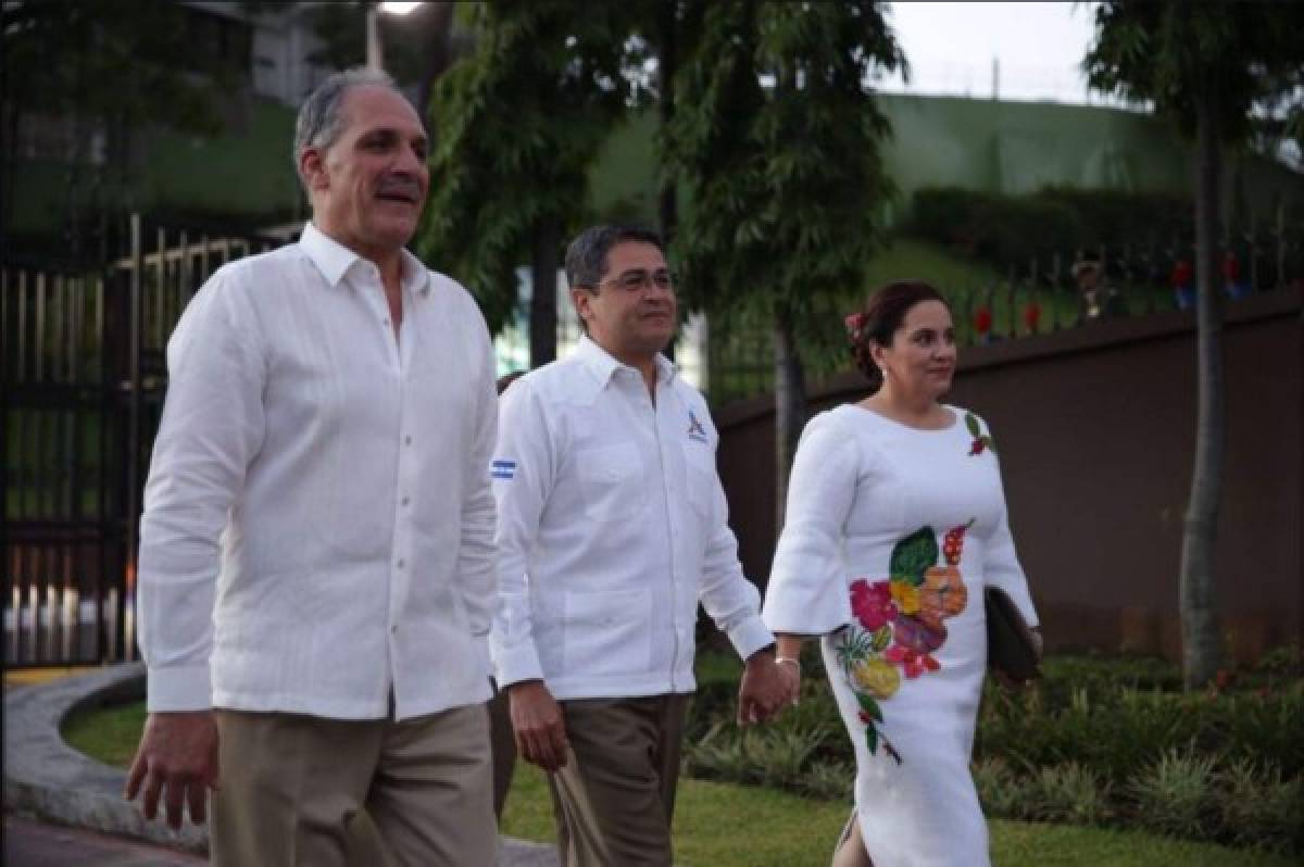 Así lució la primera dama Ana García de Hernández en las fiestas patrias 2017