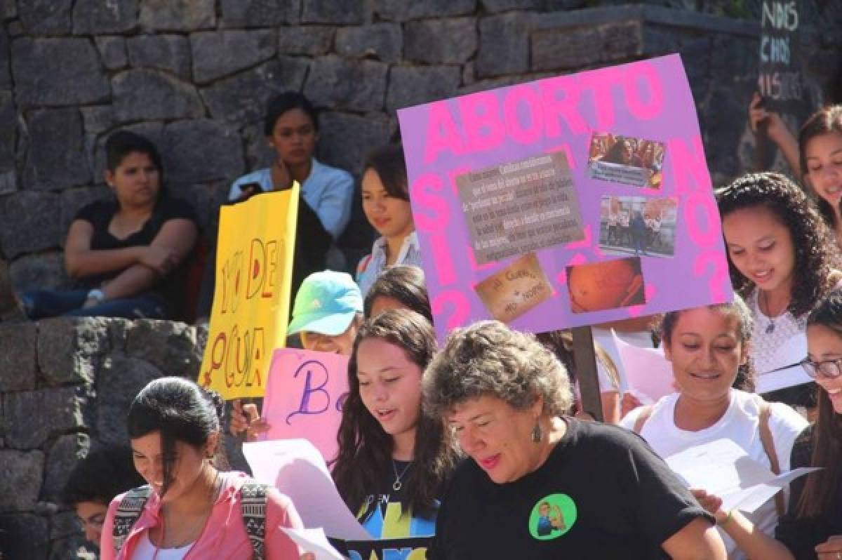 En apoyo al aborto alumnos de UNAH realizaron movilización interna