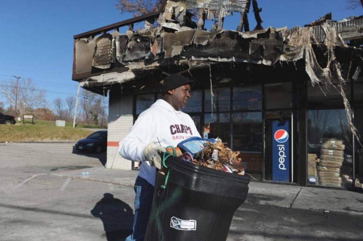 Obama condena violencia 'criminal' en Ferguson