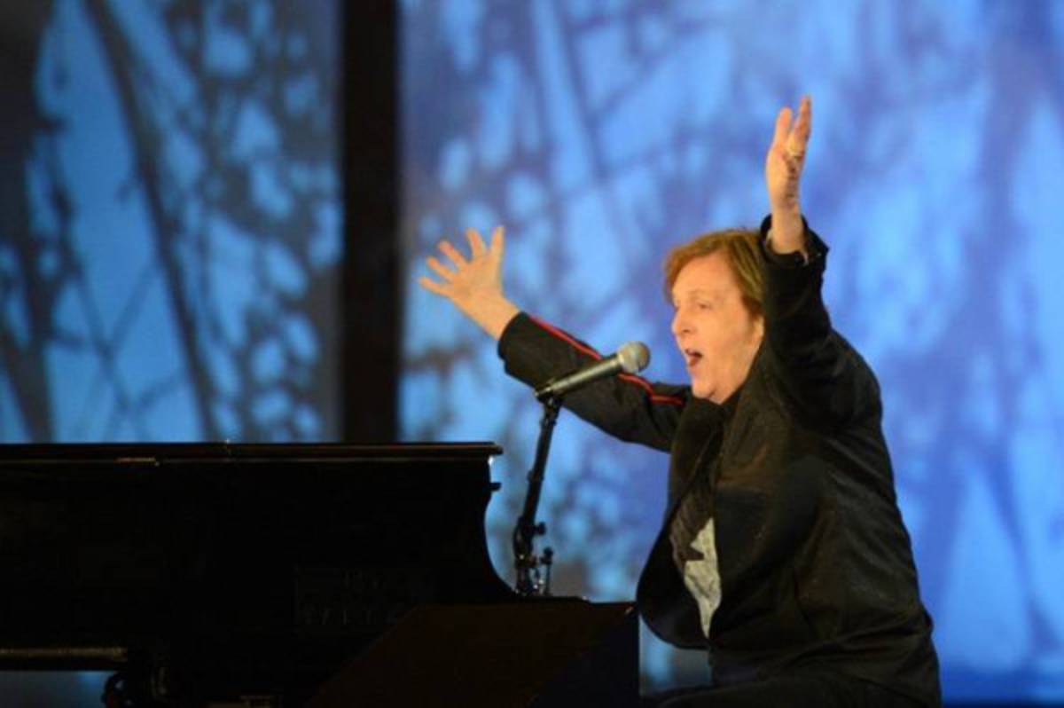 Paul McCartney cobró una libra simbólica por ceremonia