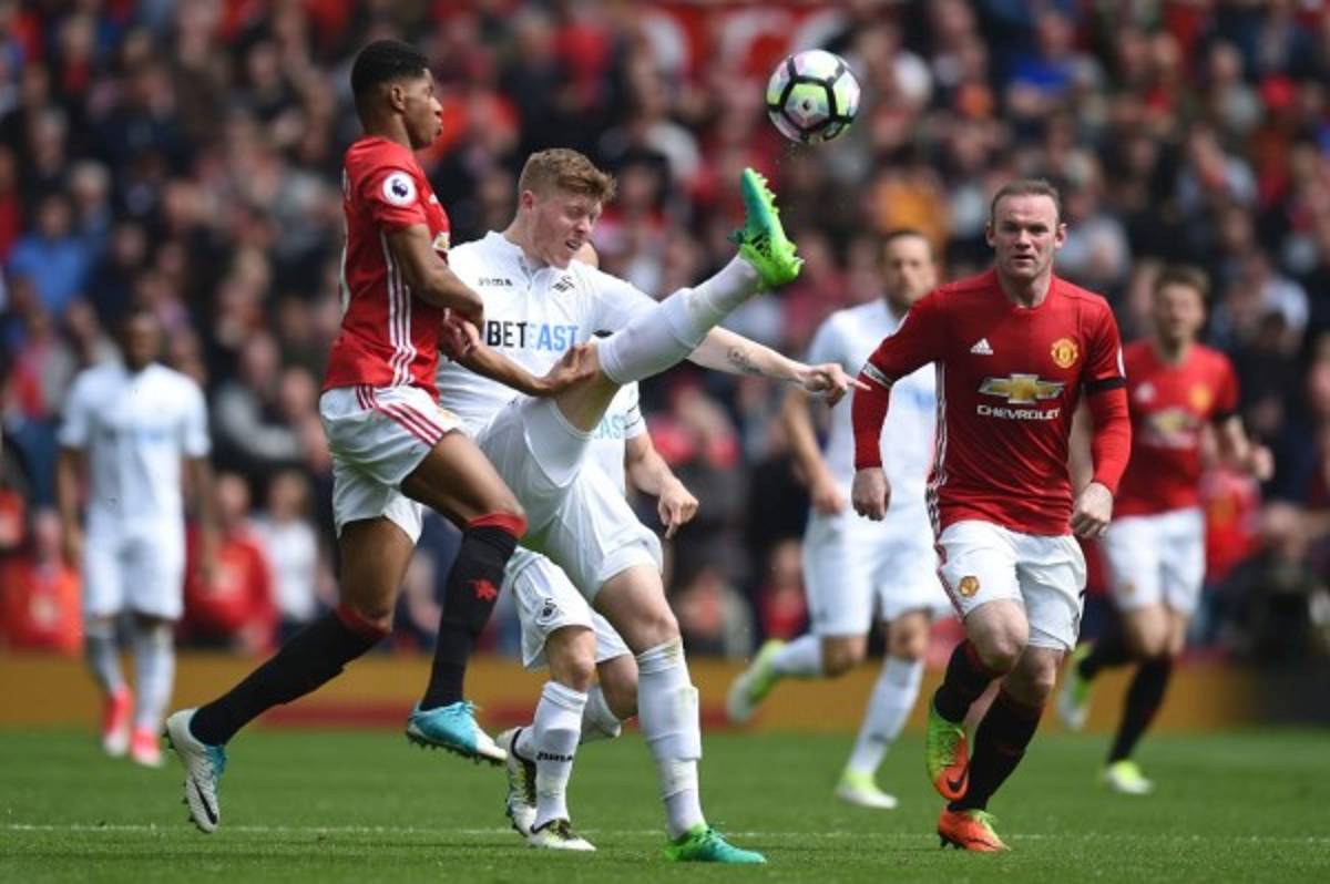 Chelsea golea en campo del Everton y consolida su liderato