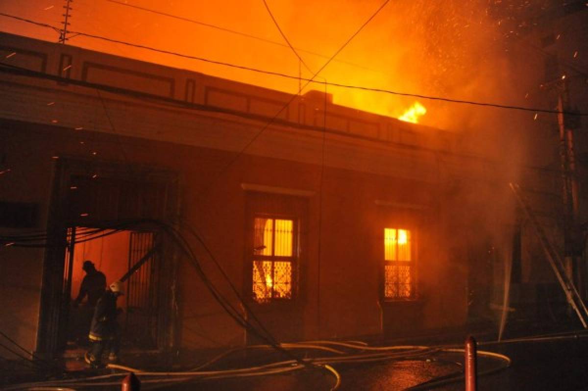 En investigación causas del voraz incendio en el centro capitalino