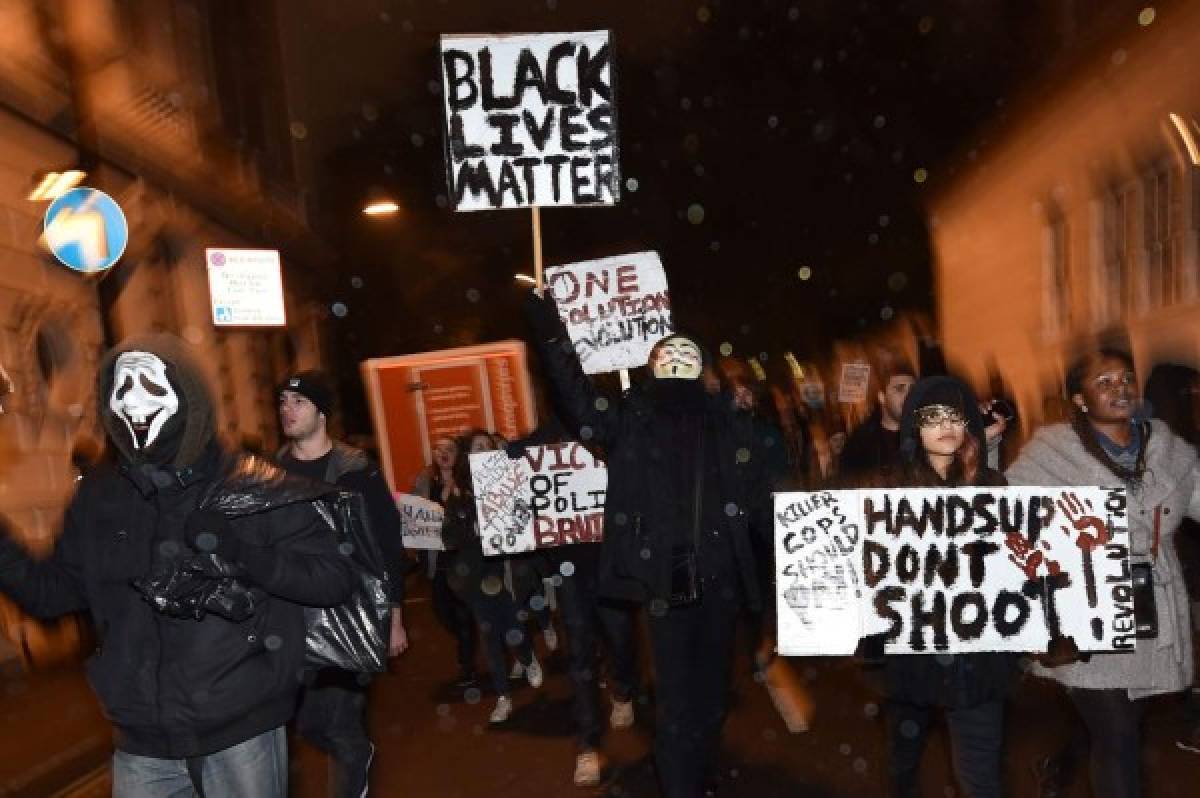 Drama de Ferguson enfurece a miles desde EE UU a Londres
