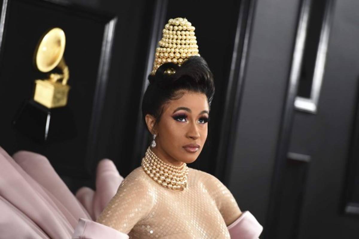 El extravagante vestido de Cardi B en los premios Grammy 2019