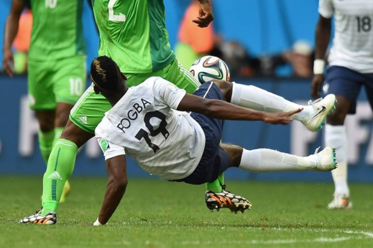 Francia le gana 2-0 a Nigeria y se clasifica