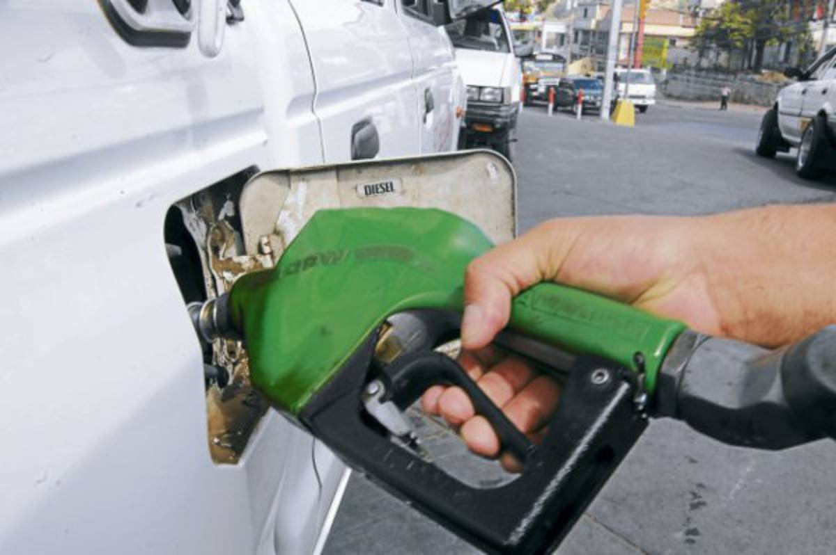 Investigan a 30 gasolineras por adulterar diésel en Honduras