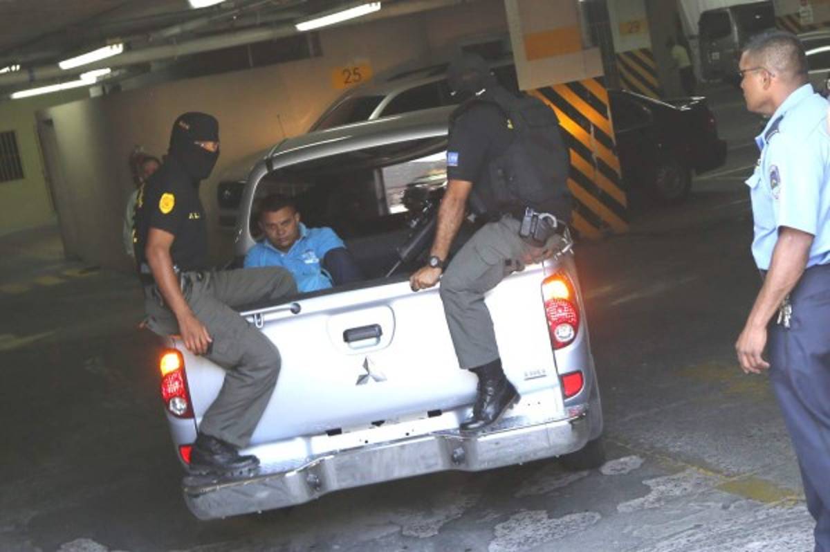 A prisión tres presuntos socios de banda del 'Gato Negro”