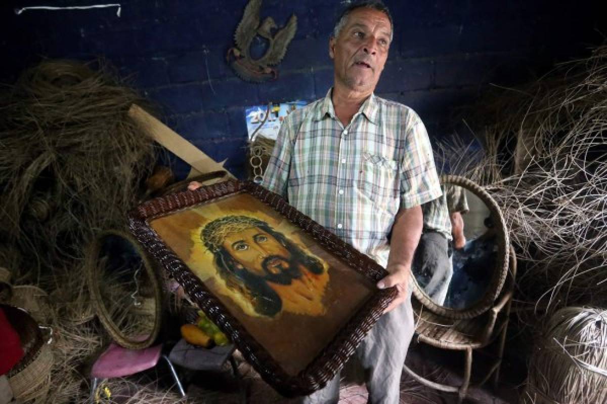 Don Jesús, pionero del arte del mimbre y metal