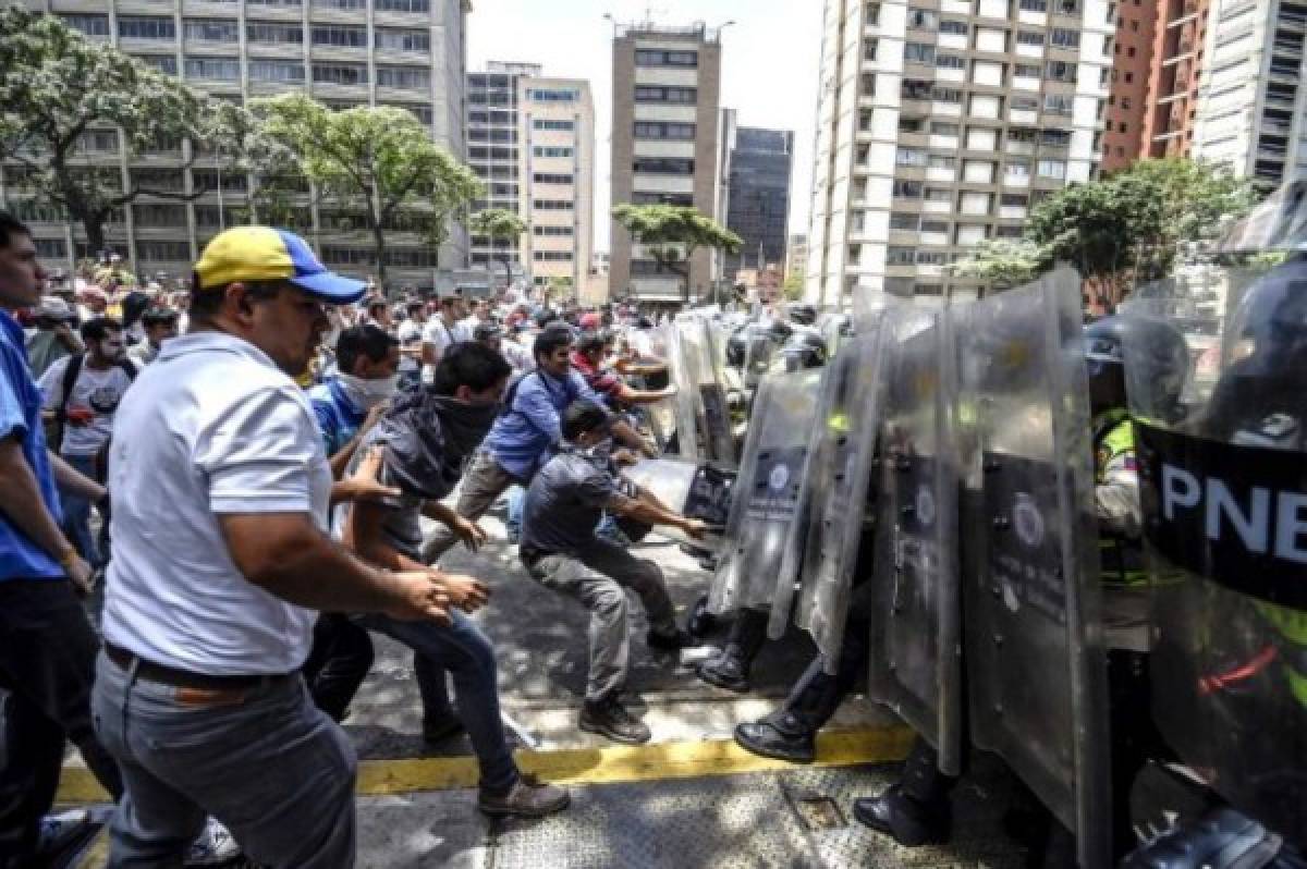 Excarcelan a otros ocho opositores en Venezuela, suman 44 