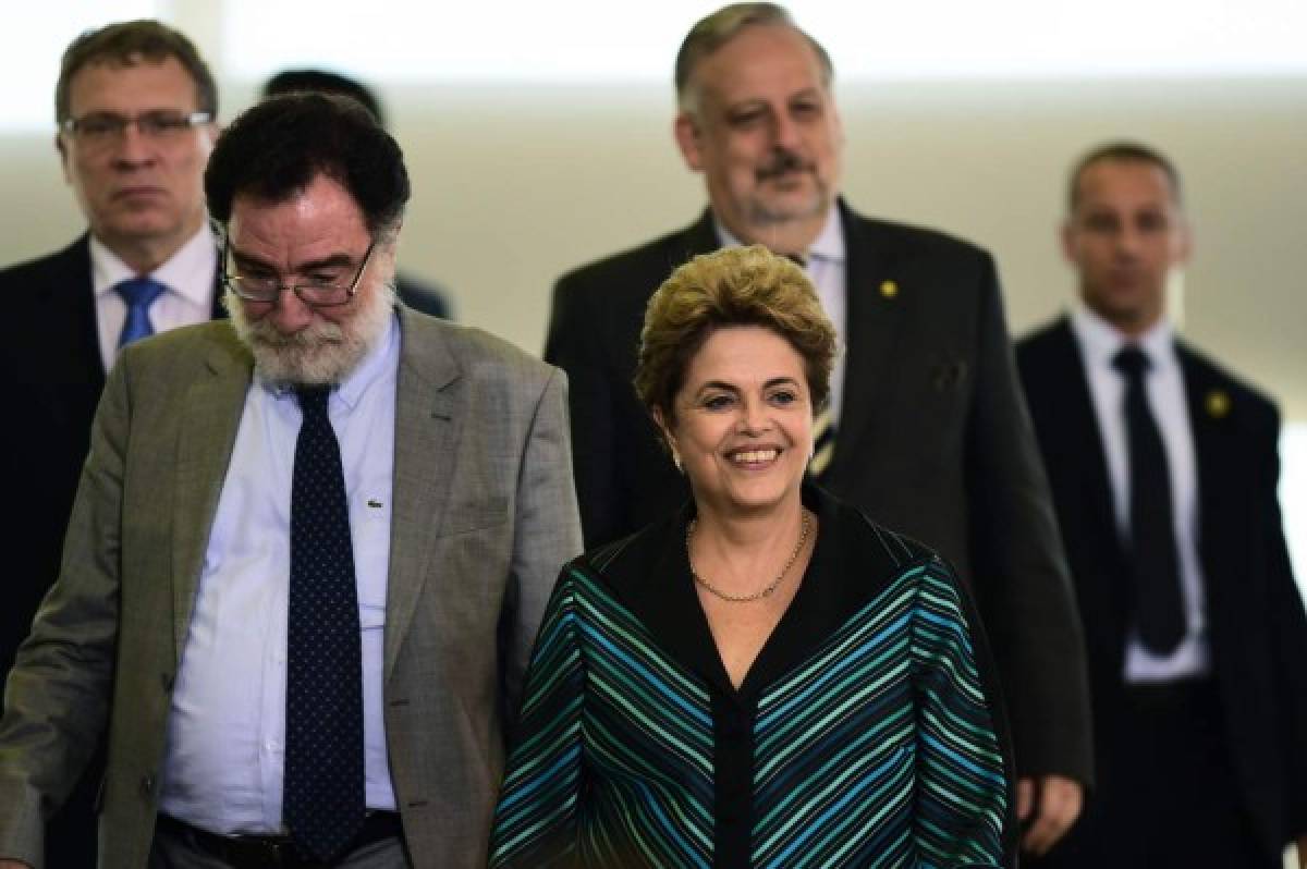Brasi: Fiscalía pide investigar a Rousseff por obstrucción y a Lula por corrupción