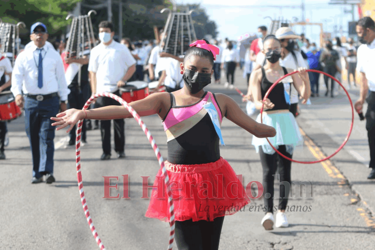Desfiles 2022: Estudiantes de primaria derrochan civismo en la capital de Honduras