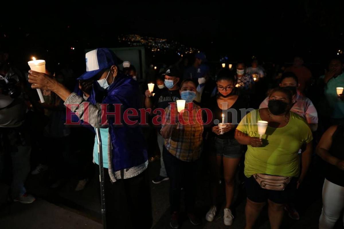 Nacionalistas realizan vigilia por JOH afuera de la Corte Suprema de Justicia