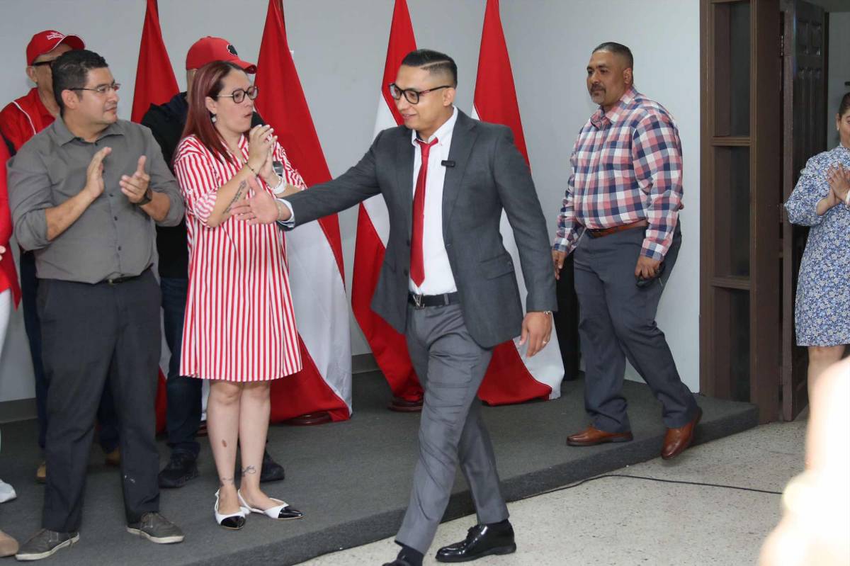 Así fue la presentación de la precandidatura a diputado del exfutbolista de Motagua, Emilio Izaguirre