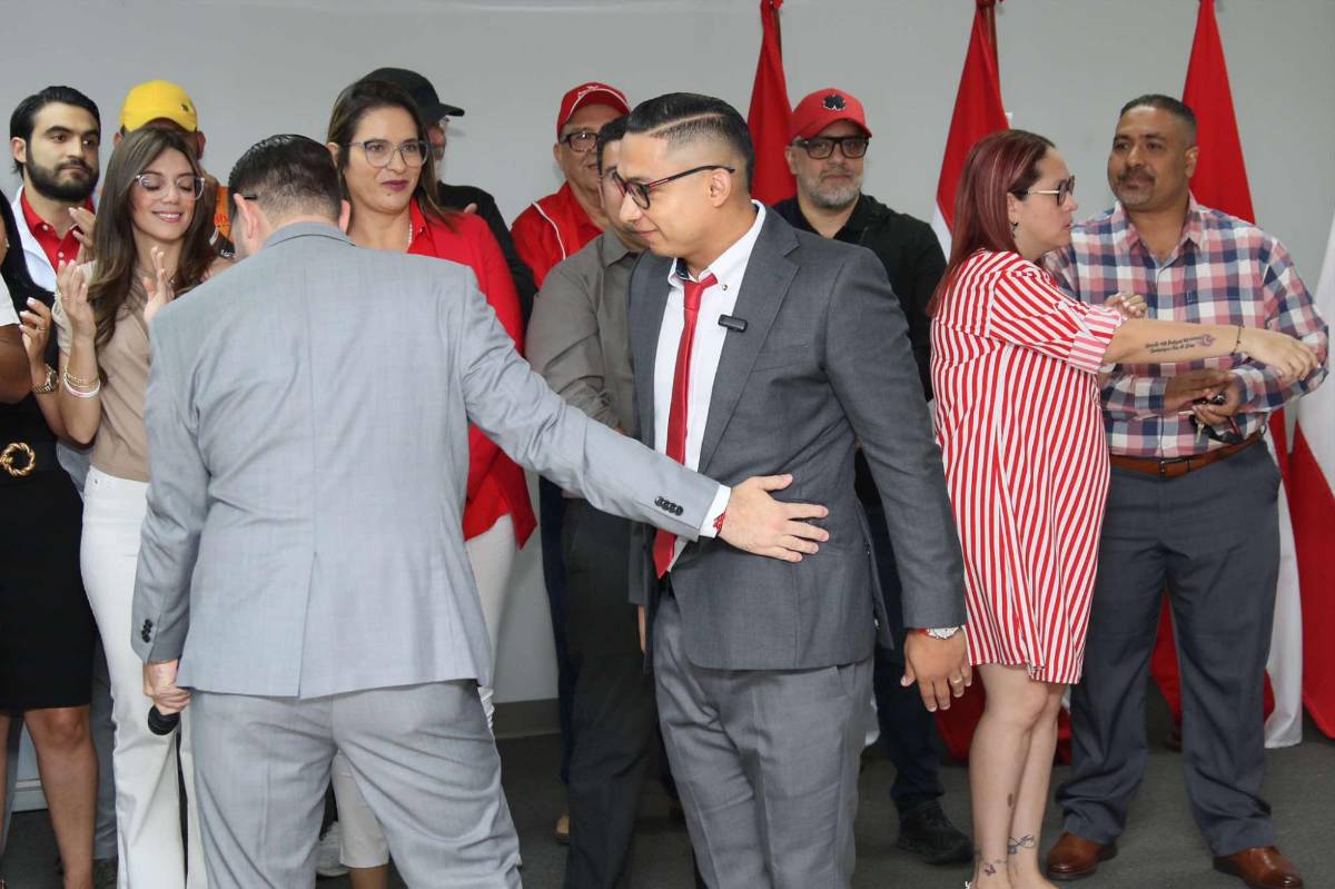 Así fue la presentación de la precandidatura a diputado del exfutbolista de Motagua, Emilio Izaguirre