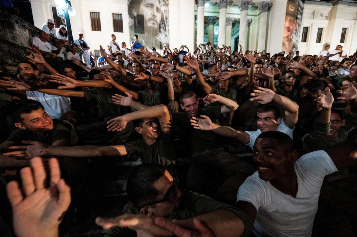 Cubanos recuerdan a Fidel Castro en sexto aniversario de su muerte