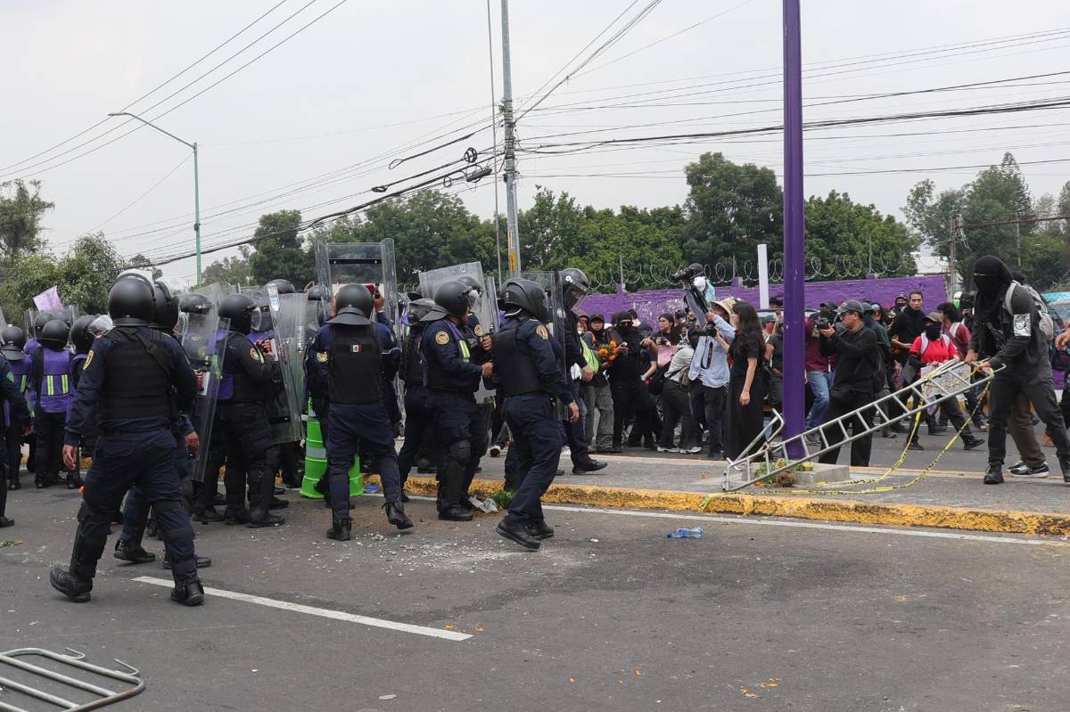 La jornada inaugural del Mundial en México deja 19 detenidos y 11 policías heridos