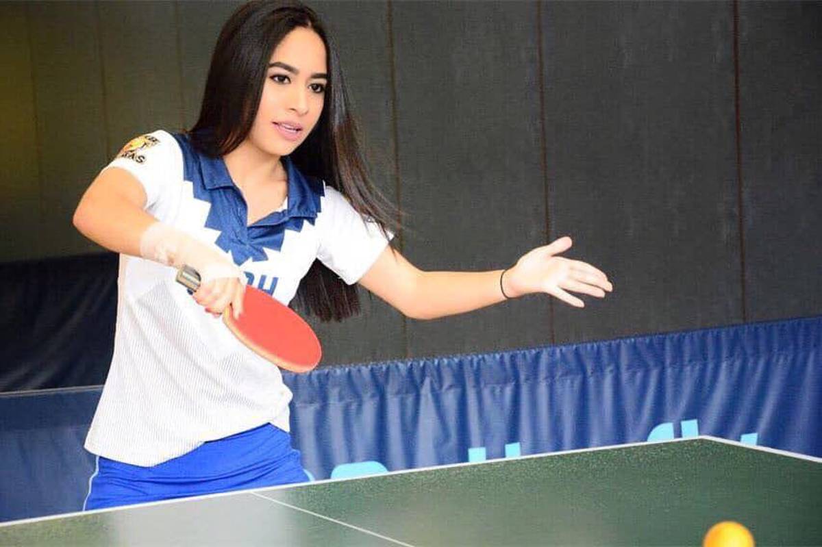 Gina viene de una familia deportistas y comenzó a temprana edad a jugar Tenis de Mesa,