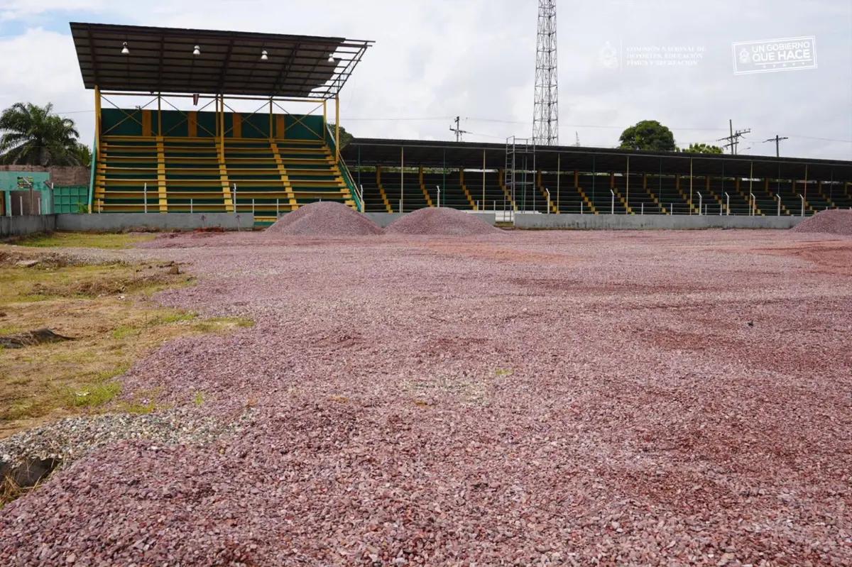 Dan fecha de entrega de nueva cancha del estadio Humberto Micheletti de El Progreso
