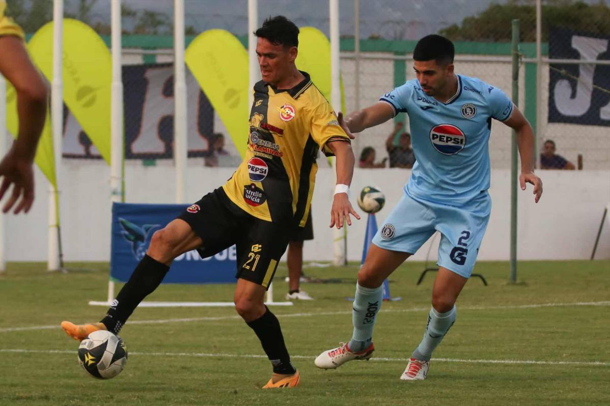 Fotos: Futbolista terminó jugando vendado, tristeza en el Génesis y las bellezas en el estadio