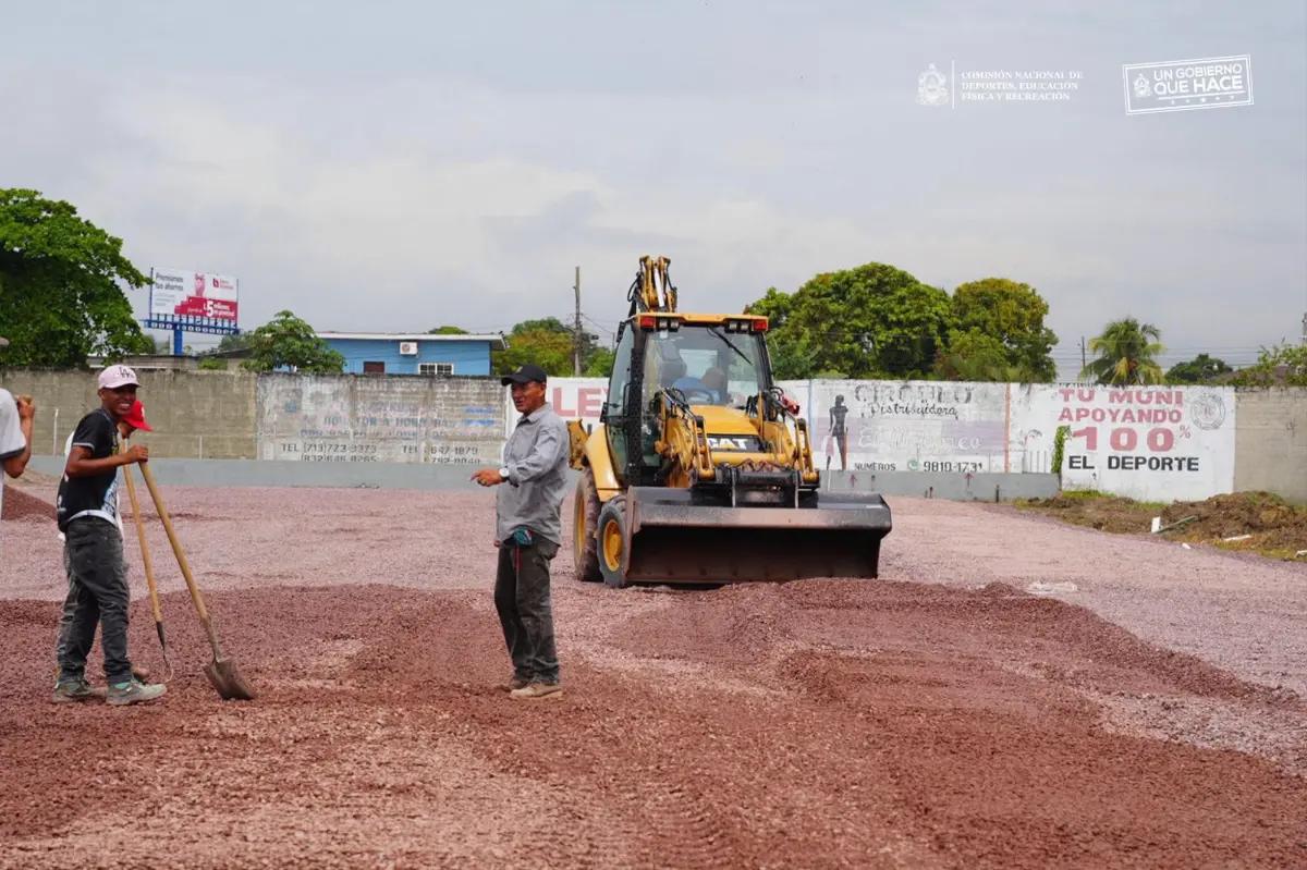 Dan fecha de entrega de nueva cancha del estadio Humberto Micheletti de El Progreso