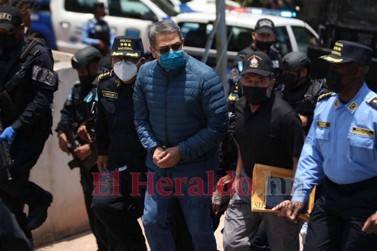 Trasladan a Juan Orlando Hernández a la Base Aérea Hernán Acosta Mejía