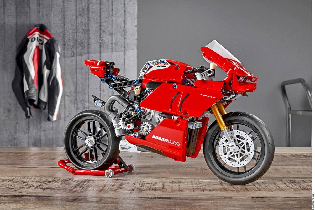 Ducati Panigale V4 R, la moto construida con piezas de Lego