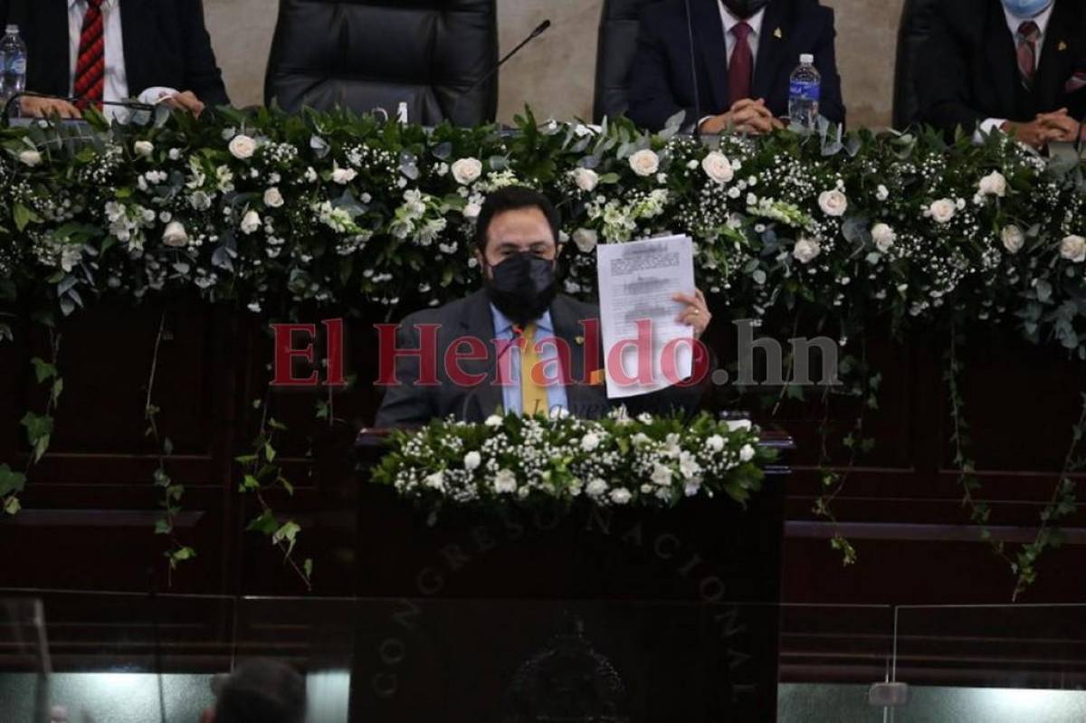 Luis Redondo el Partido Salvador de Honduras (PSH) al momento de dar su discurso.