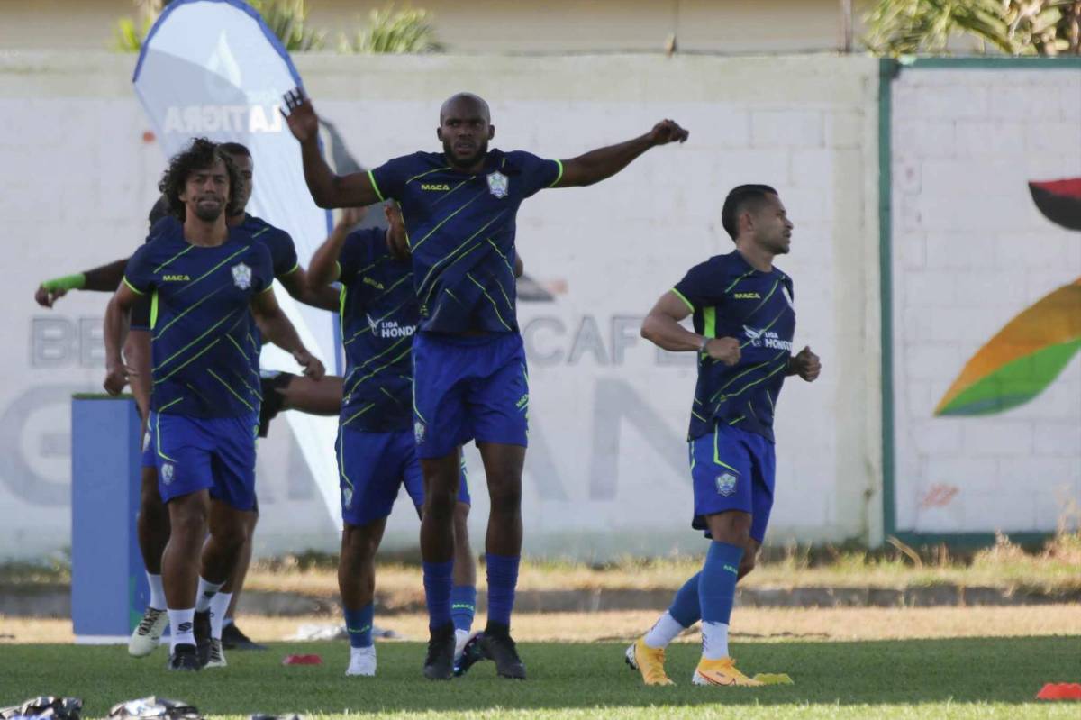 Danlí vivió una fiesta con llegada del Olimpia; la belleza no faltó y los 'Potros' hicieron show