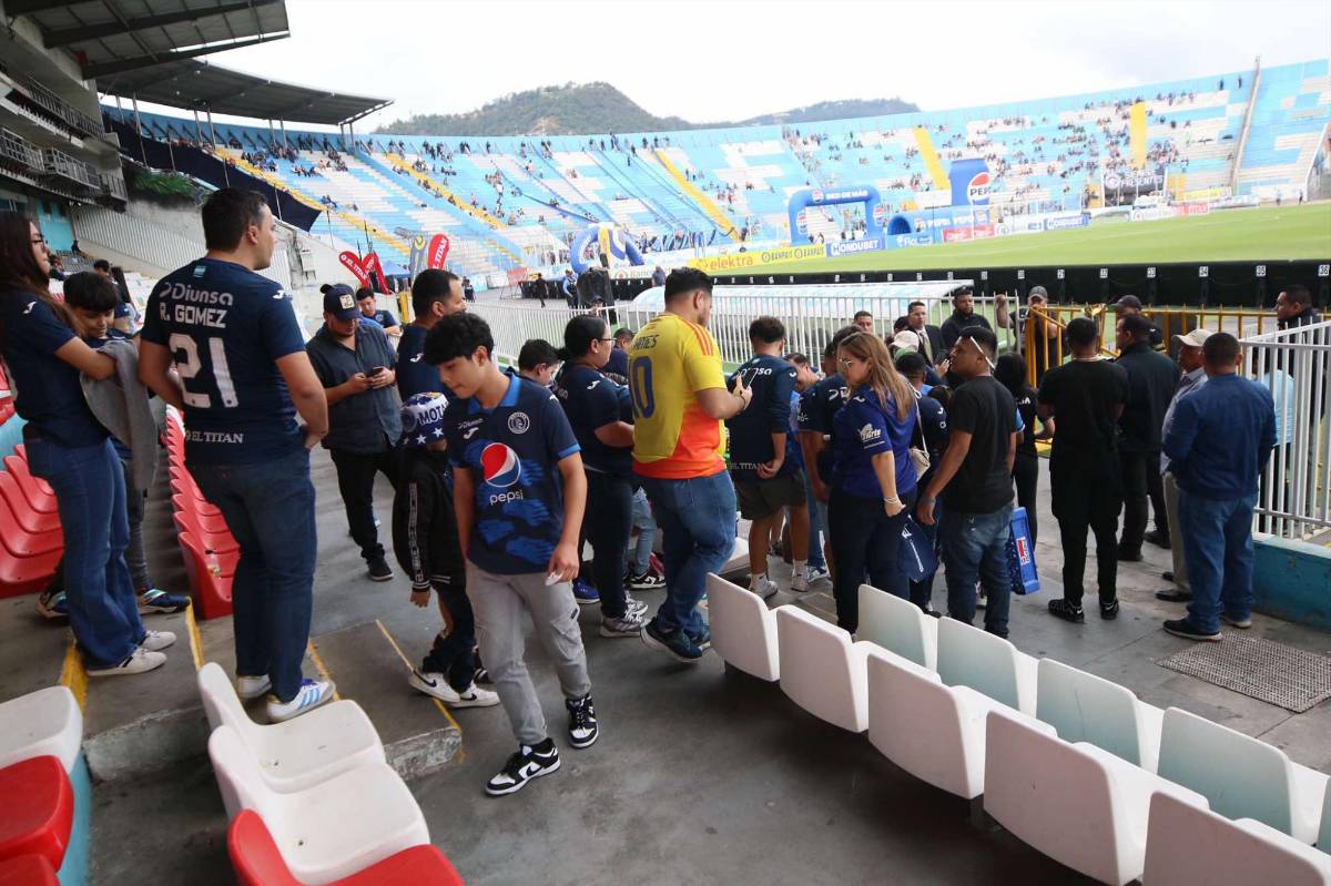 Motagua llena de alegría el estadio Nacional: Beso a la copa, novias de los Auzmendi y fichajes