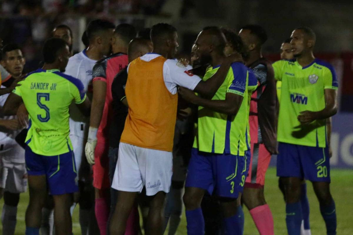 ¿Cómo inició todo? Jugadores de Olancho y Olimpia terminan entre puños y agarrones