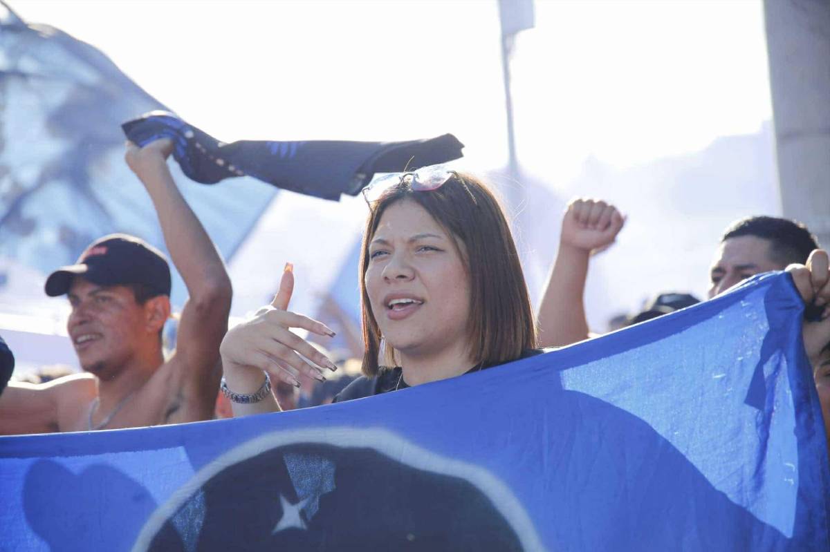 Nueva novia de jugador de Motagua entre las bellas chicas en semifinal ante Real España