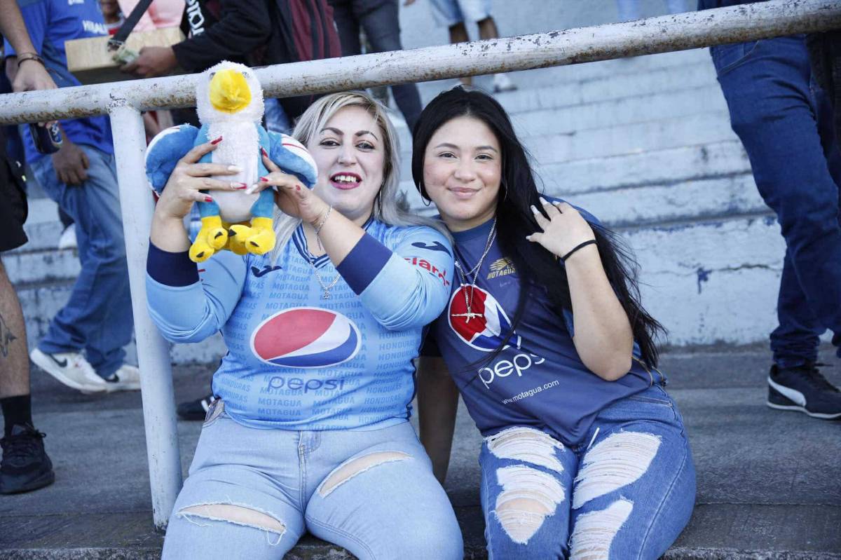 Nueva novia de jugador de Motagua entre las bellas chicas en semifinal ante Real España
