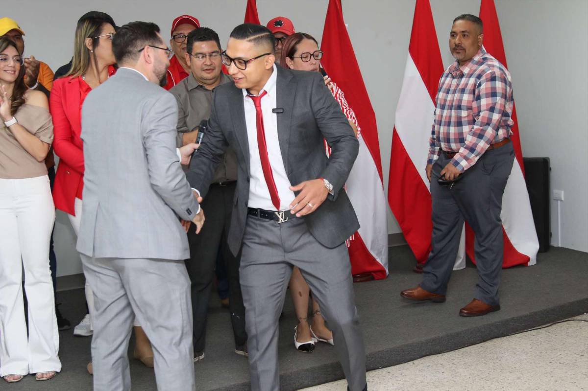 Así fue la presentación de la precandidatura a diputado del exfutbolista de Motagua, Emilio Izaguirre